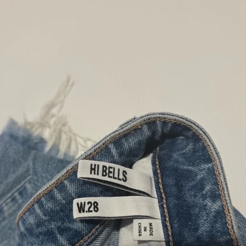 WRANGLER X URBAN OUTFITTERS - Hi Bells Light Blue Wash Jeans Size 28 - Picture 8 of 11
